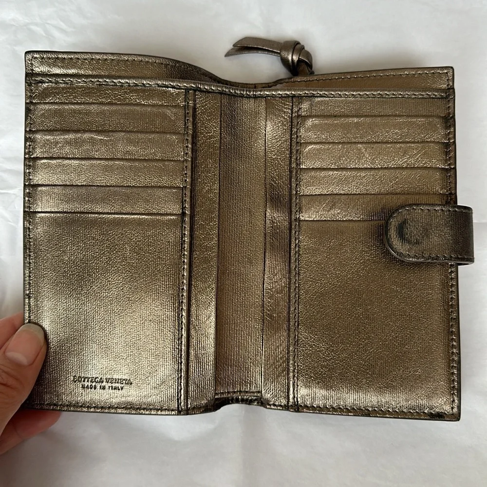 Bottega Veneta Nappa Argento Medium Sized Wallet - Picture 2 of 7